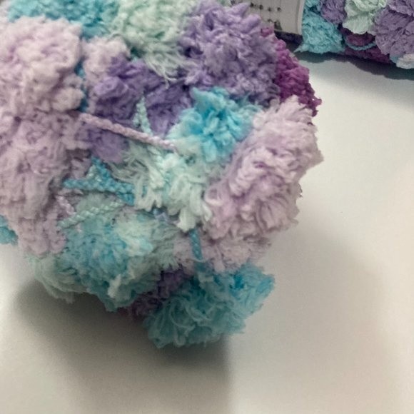 Red Heart Pomp A Doodle Jumbo Yarn Lilac Breeze Light Dark Purple Blue - Picture 8 of 15